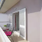 Mira *