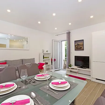 Mira Lägenhet Makarska